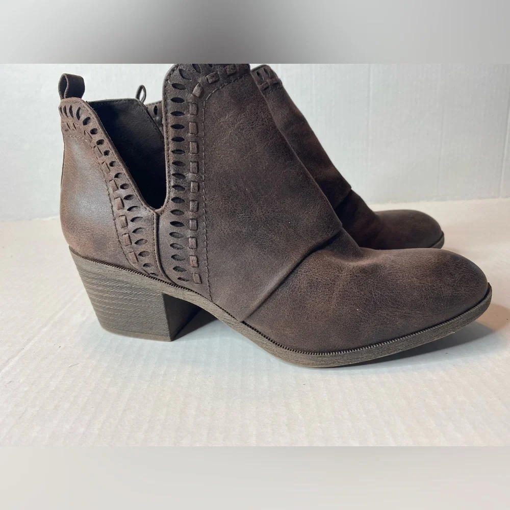 Rock & Candy Women's Size 7 Wide Brown Western Lipton Chelsea Ankle Boot